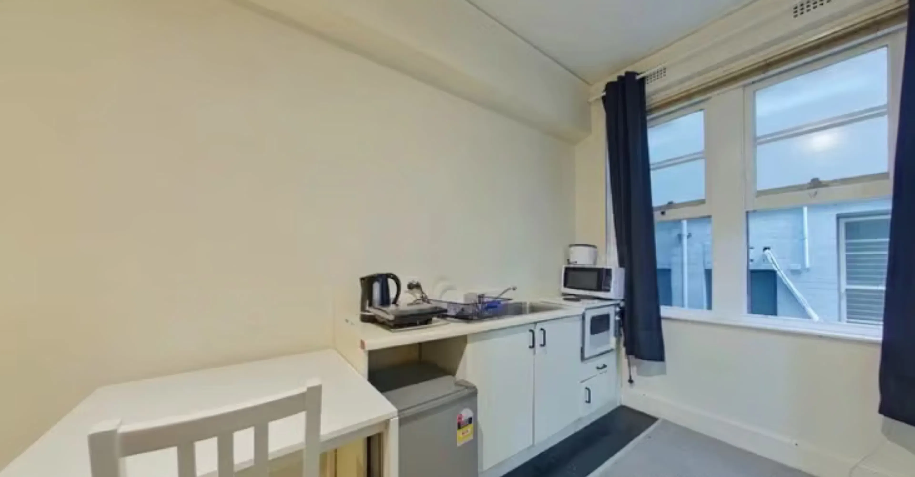 Room 4 ROOM 4