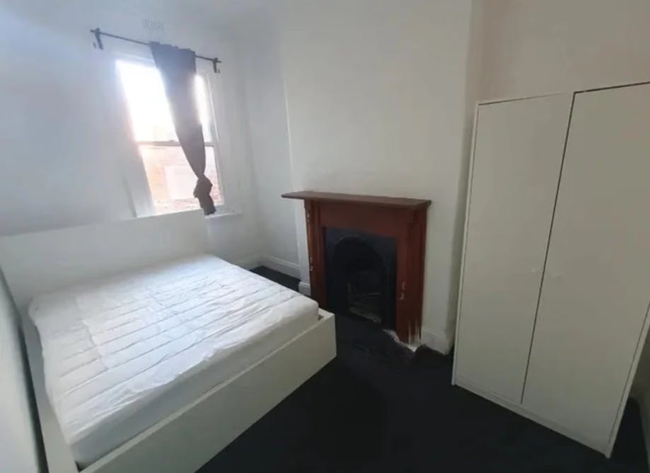 321-cleveland-sydney-Room 4 Standard