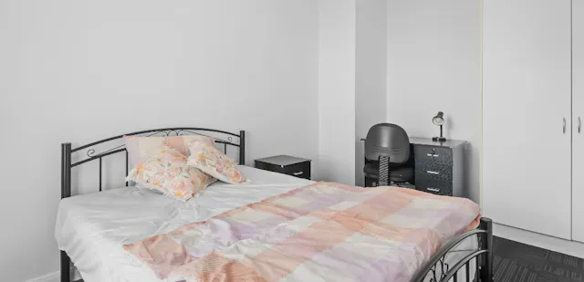 1 Bedroom Large room image 1