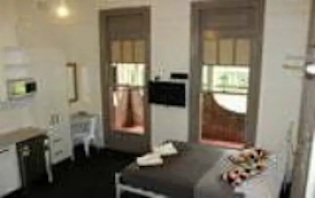 Ensuite Triple Kitchenette room image 1