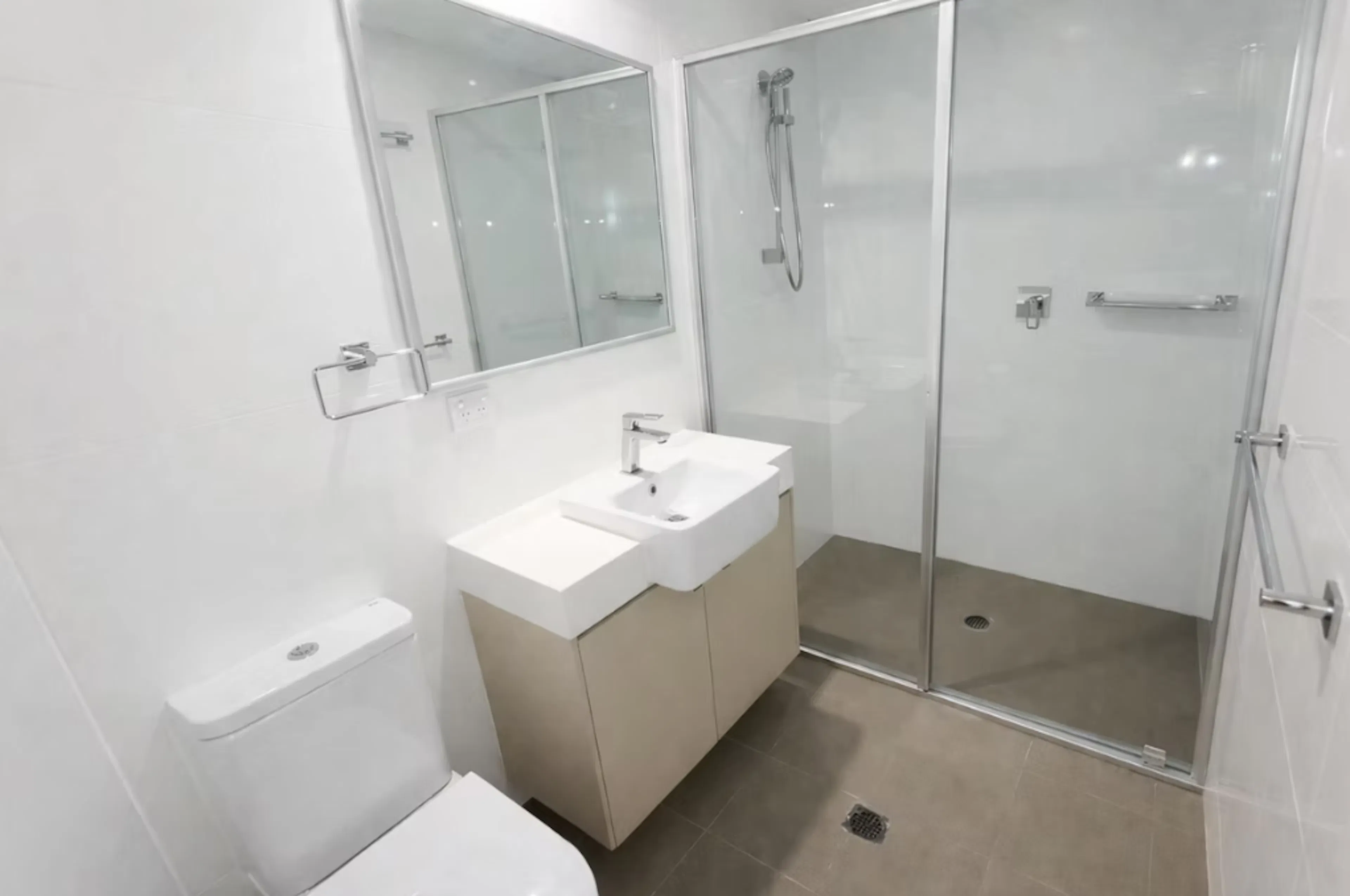 2 Bedroom, 2 Bathroom Apartment BATHROOM 3