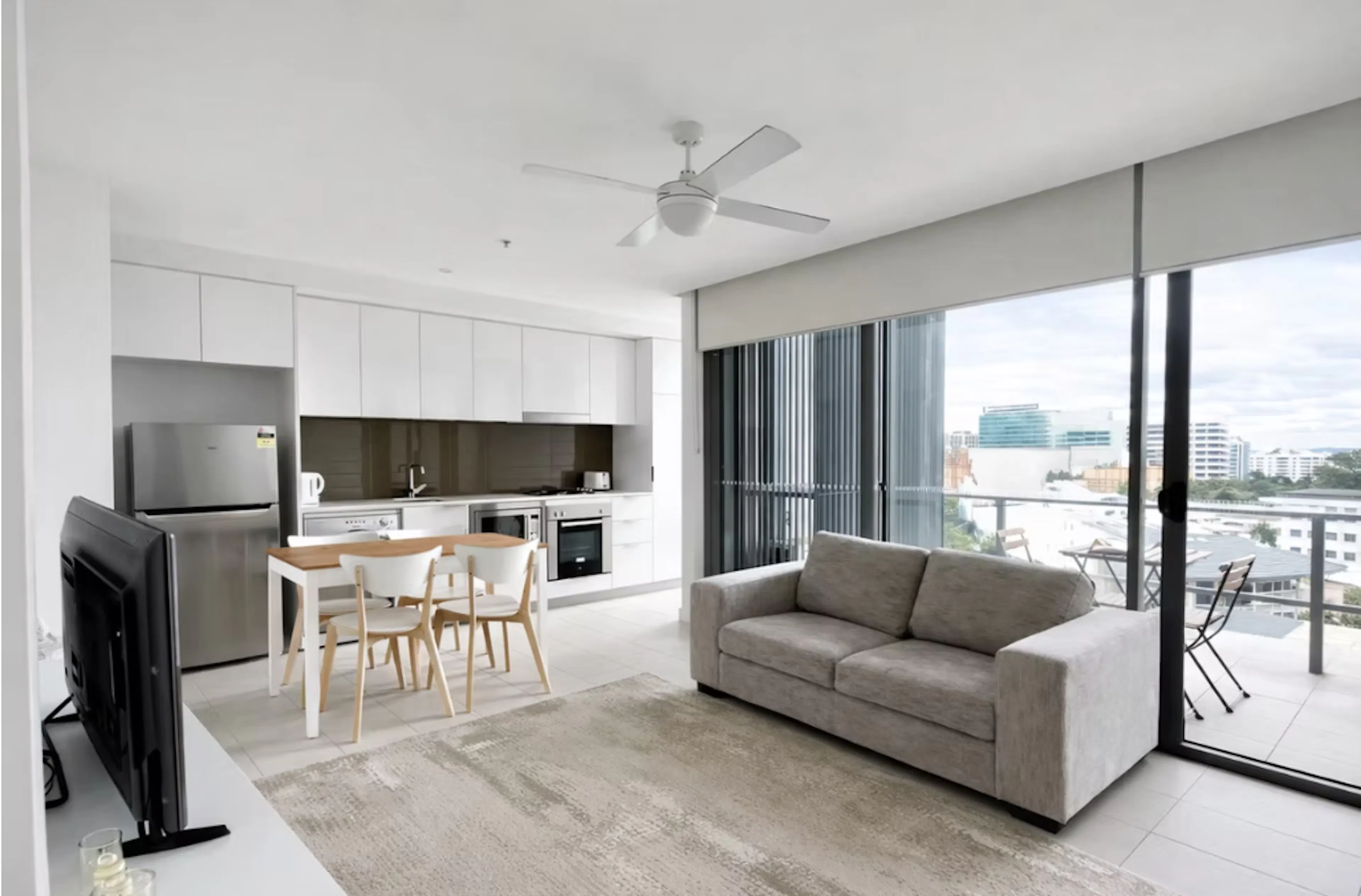 1 Bedroom, 1 Bathroom Apartment KITCHEN 3