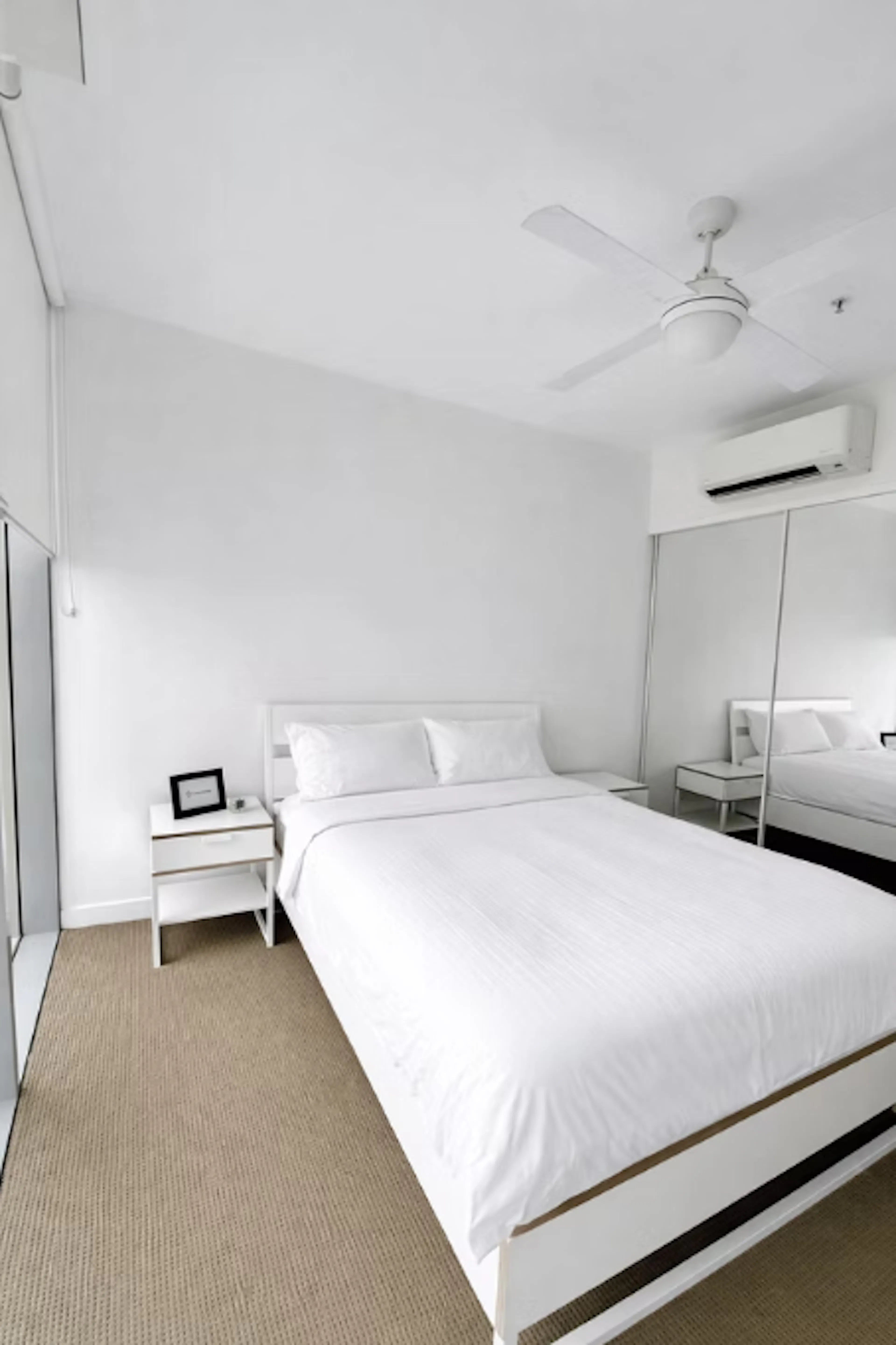 1 Bedroom, 1 Bathroom Apartment ROOM 1