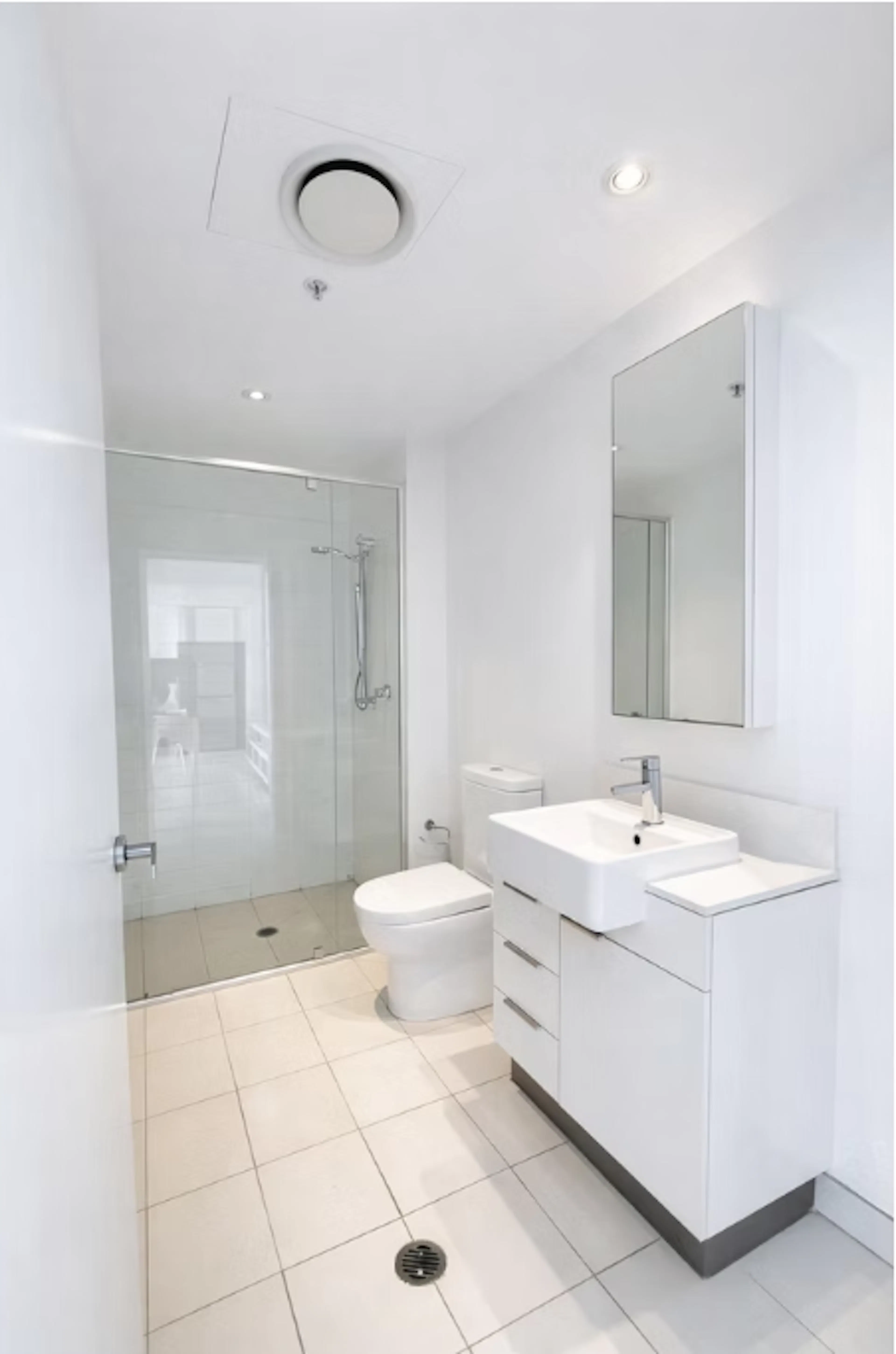 1 Bedroom, 1 Bathroom Apartment BATHROOM 4
