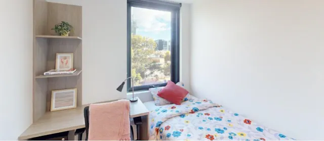 3 Bedroom Apartment with Ensuite room image 1