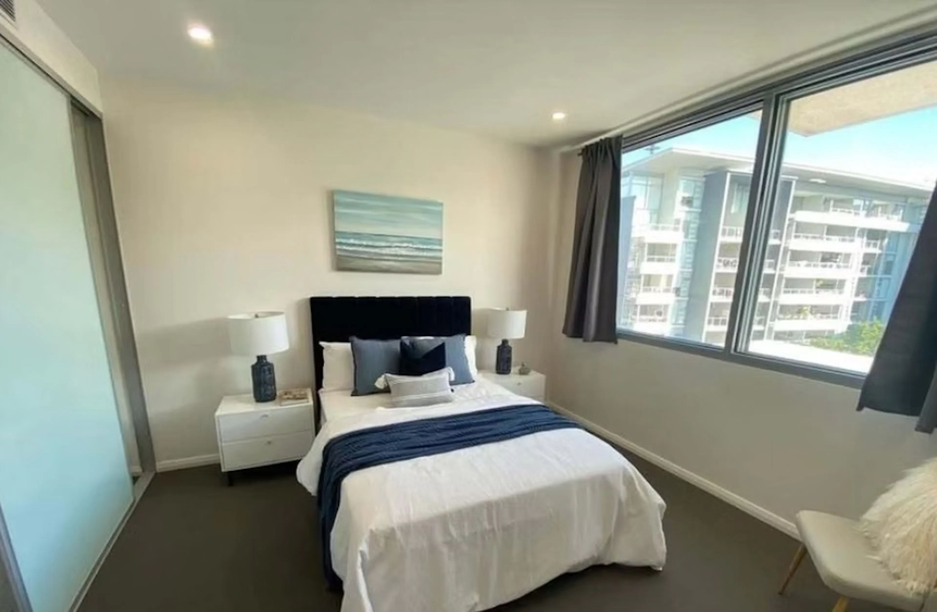 2 Bedroom, 2 Bathroom Apartment ROOM 1