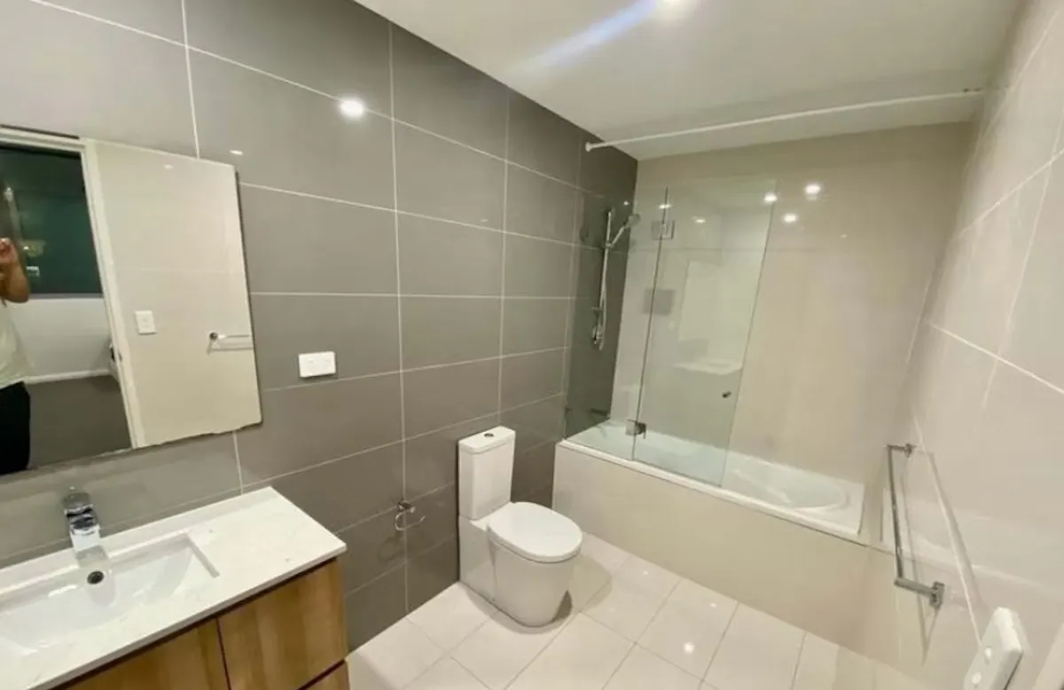 2 Bedroom, 2 Bathroom Apartment BATHROOM