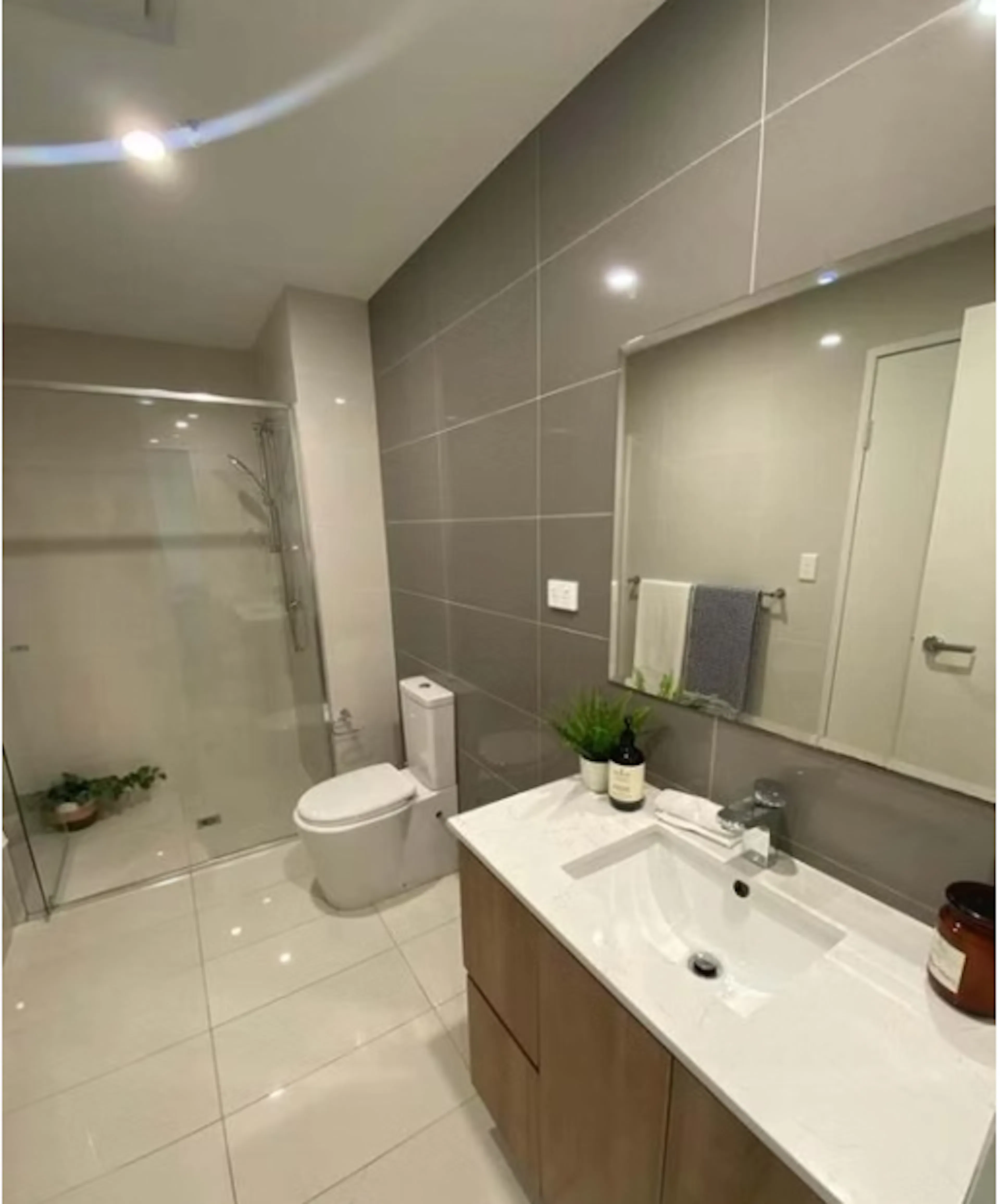 2 Bedroom, 2 Bathroom Apartment BATHROOM 4