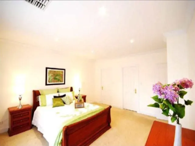 Room 1 room image 1