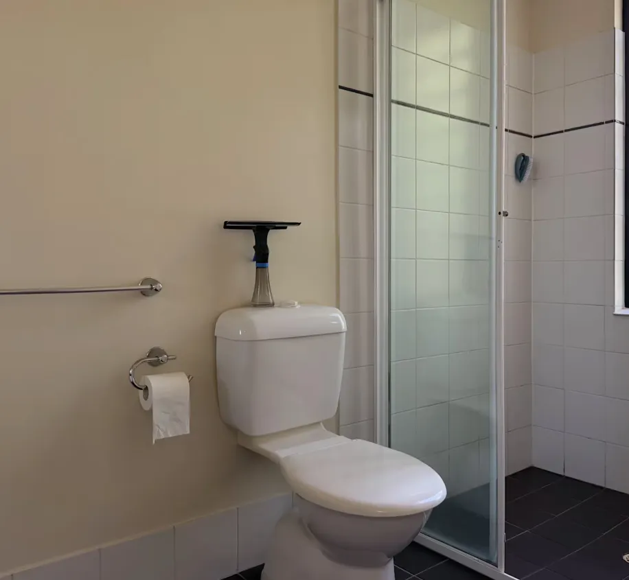 BATHROOM BATHROOM 4