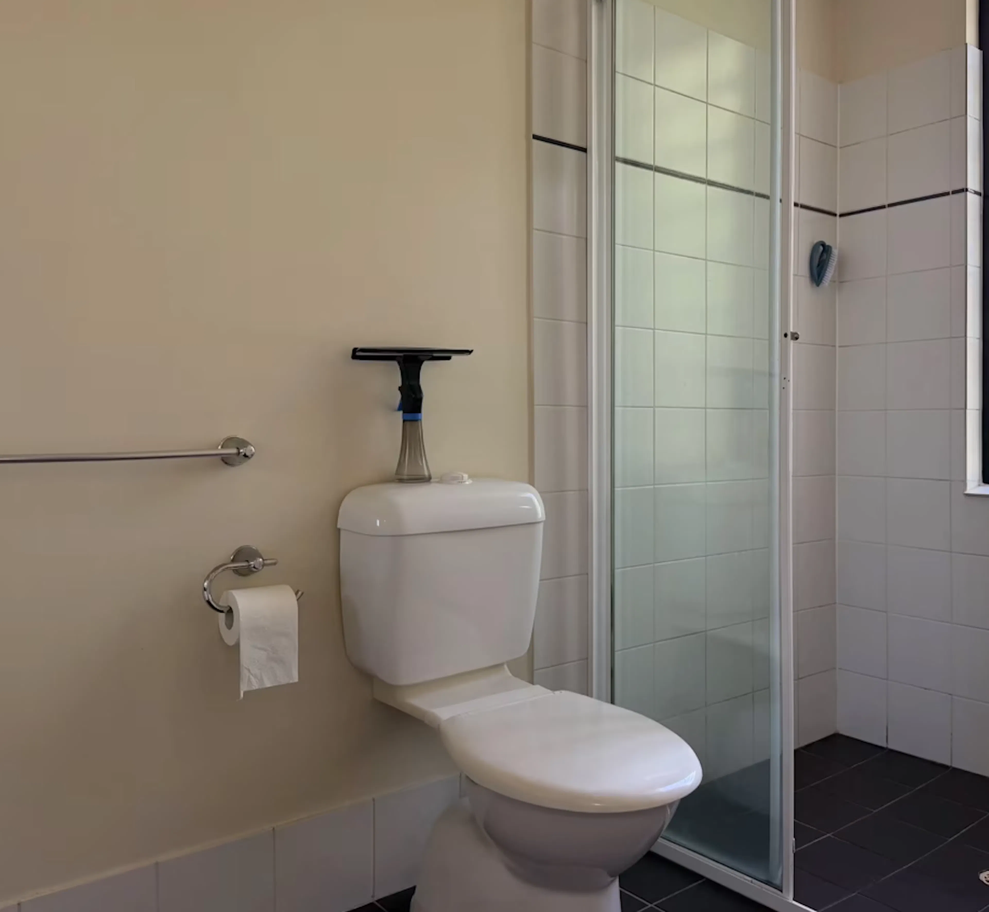 BATHROOM BATHROOM 4