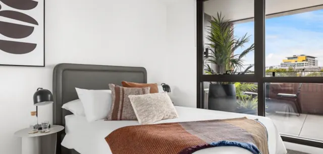 1Bed 1Bath with Study - Unfurnished room image 1