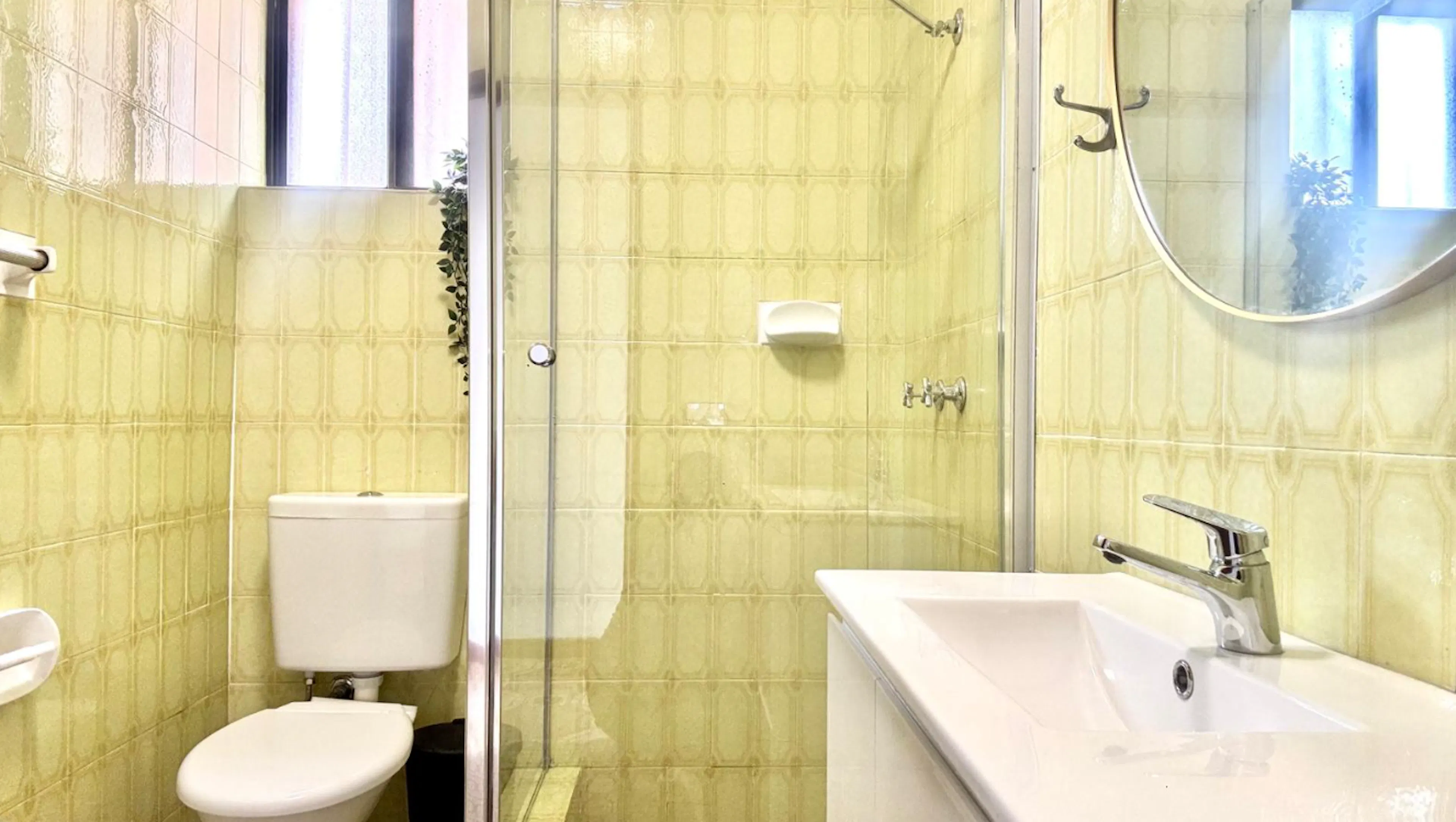 BATHROOM BATHROOM 4