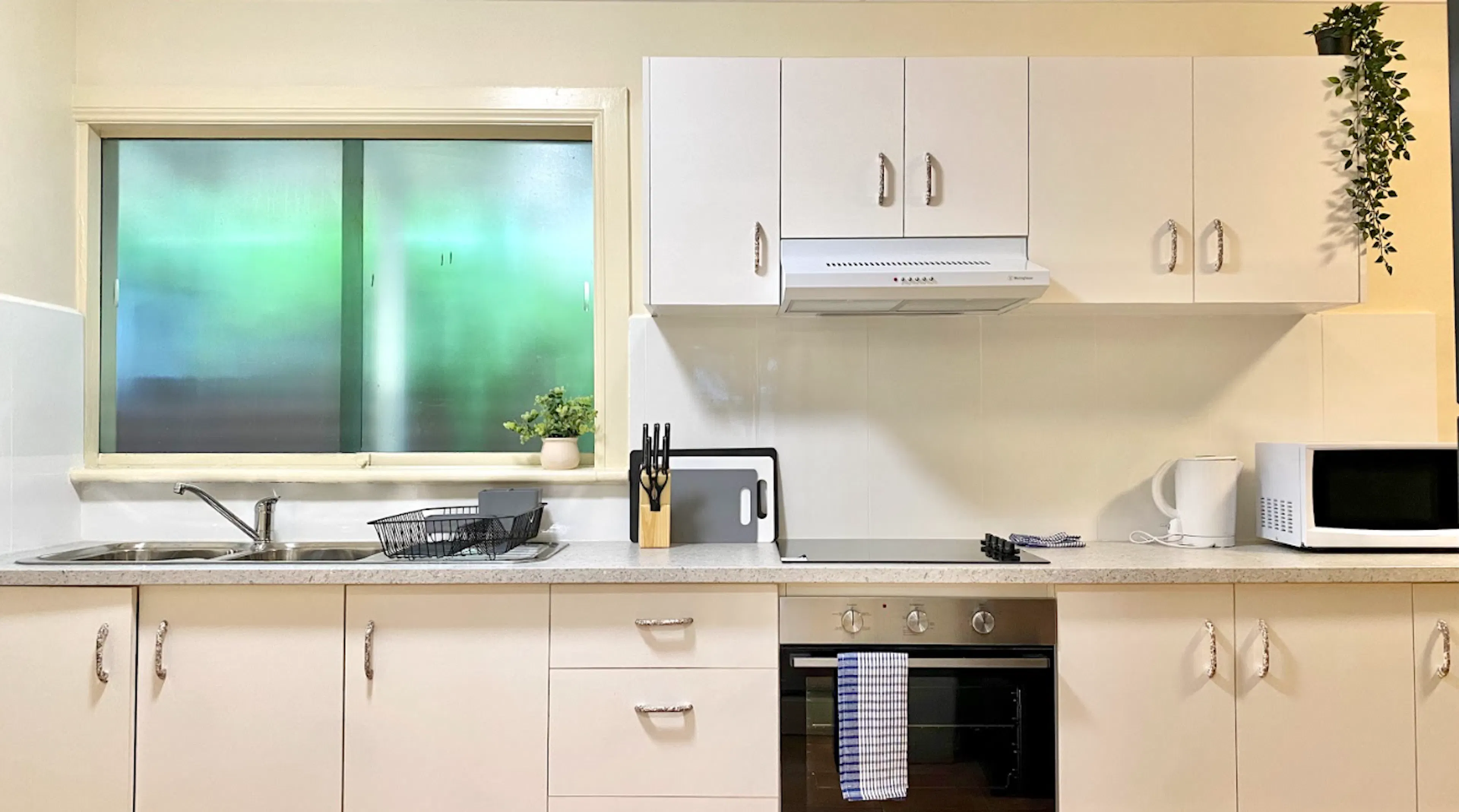 Room 4 (Non-ensuite) KITCHEN 1