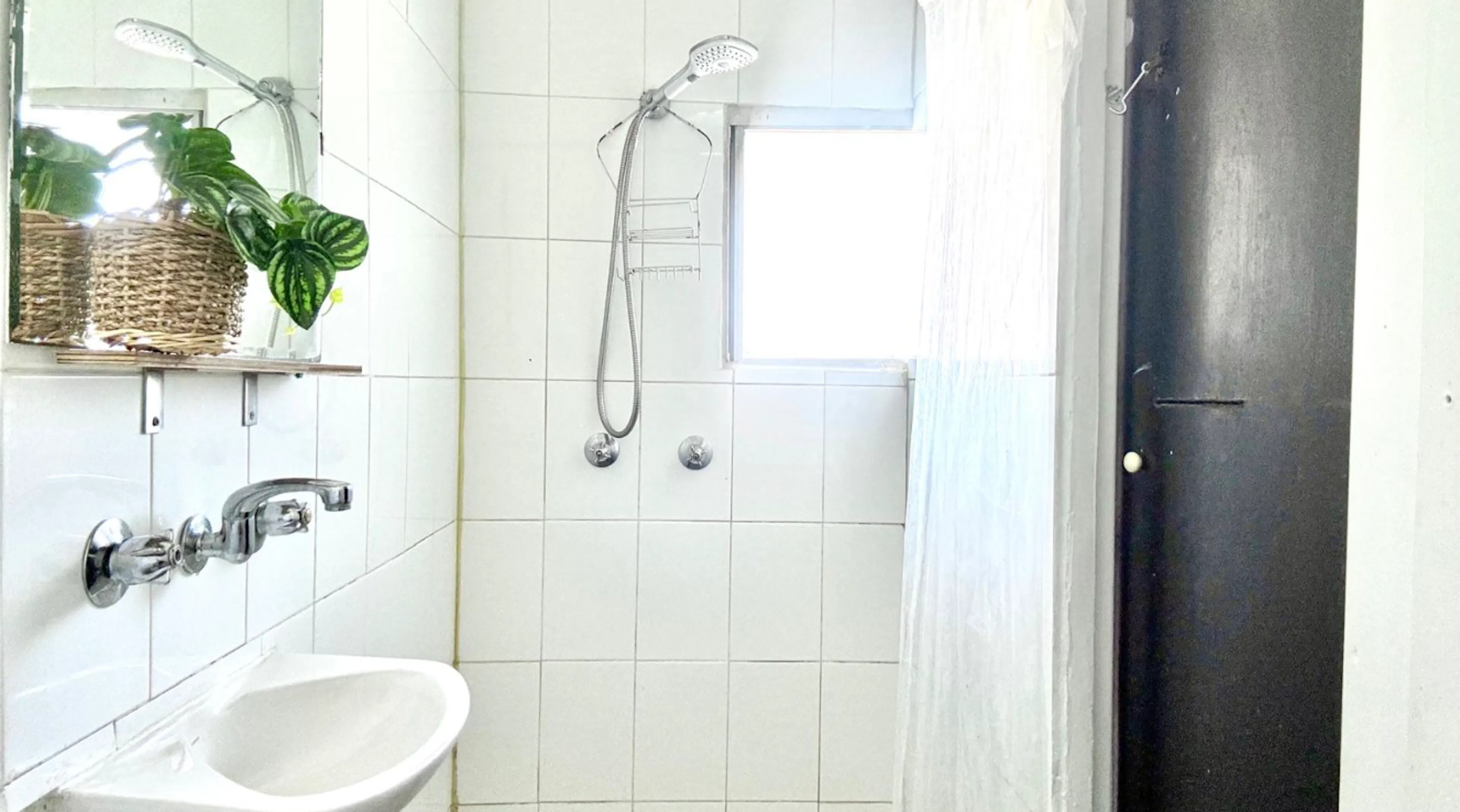 BATHROOM BATHROOM 4