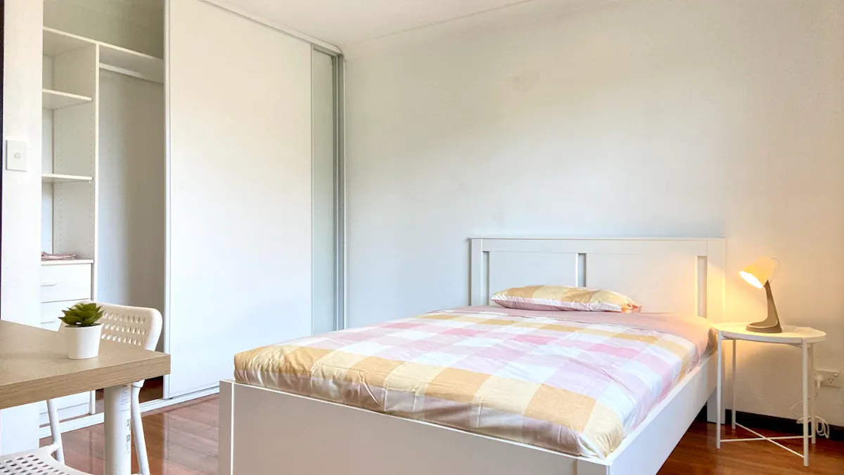 Room 6 (Non - Ensuite) ROOM