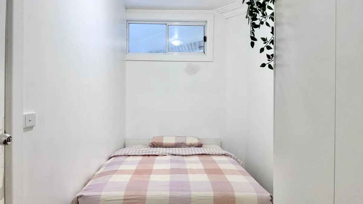 Room 4 (Non - Ensuite) ROOM