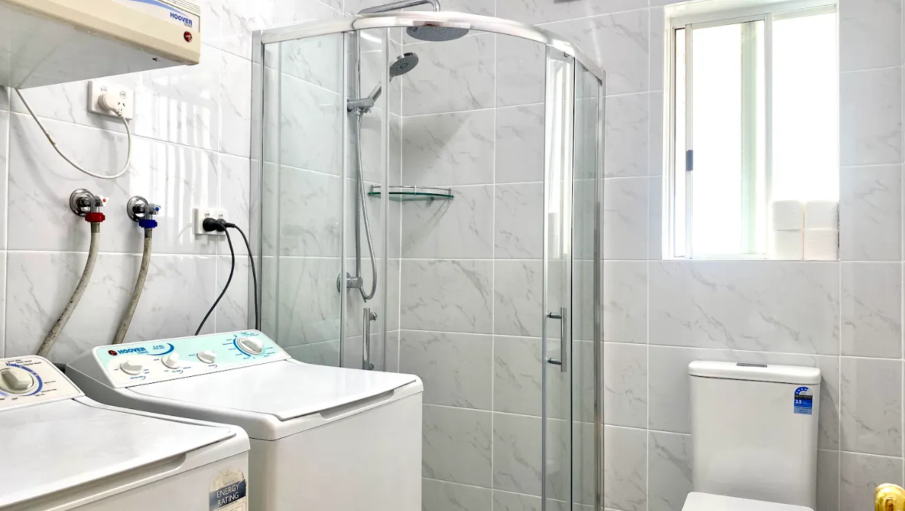 BATHROOM BATHROOM 3
