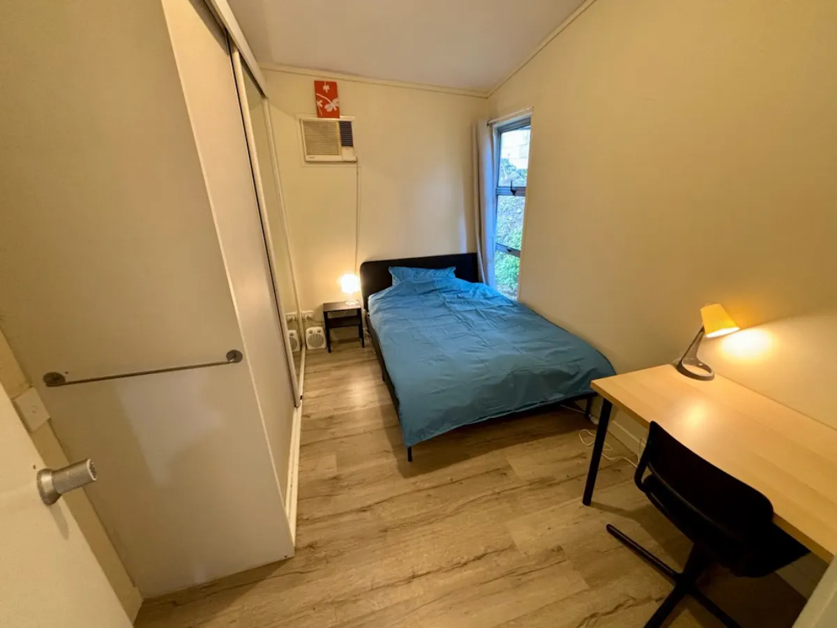 Room 4 ROOM