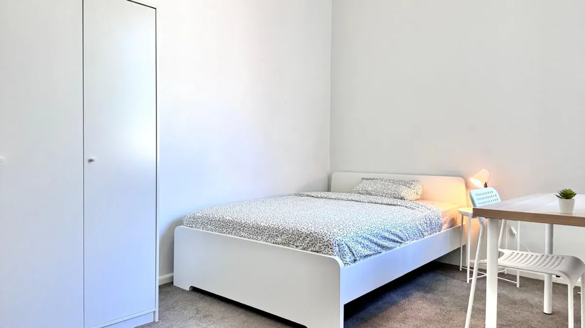 Room 4 (Non - Ensuite) ROOM