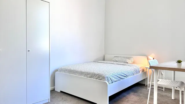 Room 4 (Non - Ensuite) room image 1
