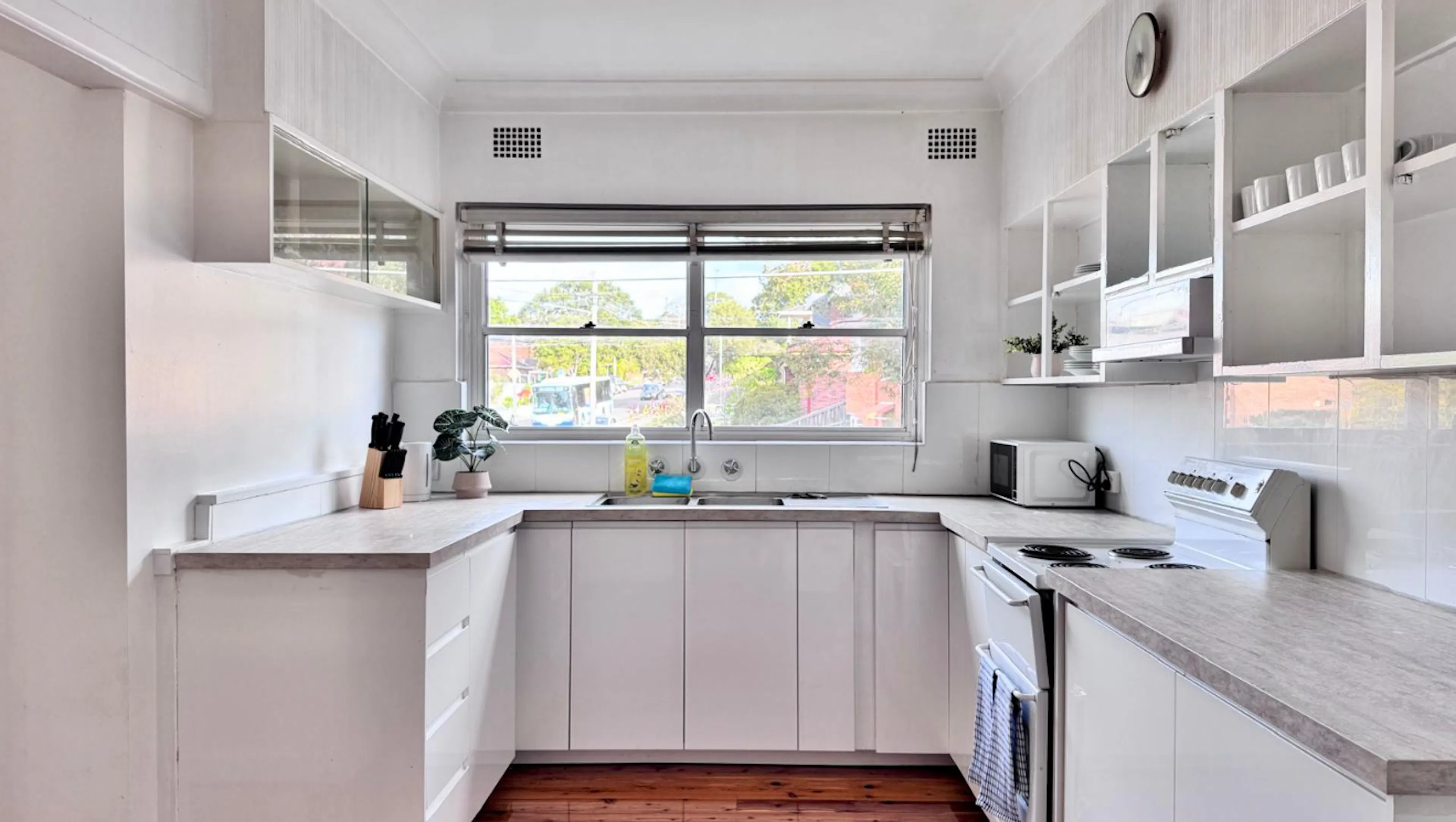 Community KITCHEN 1