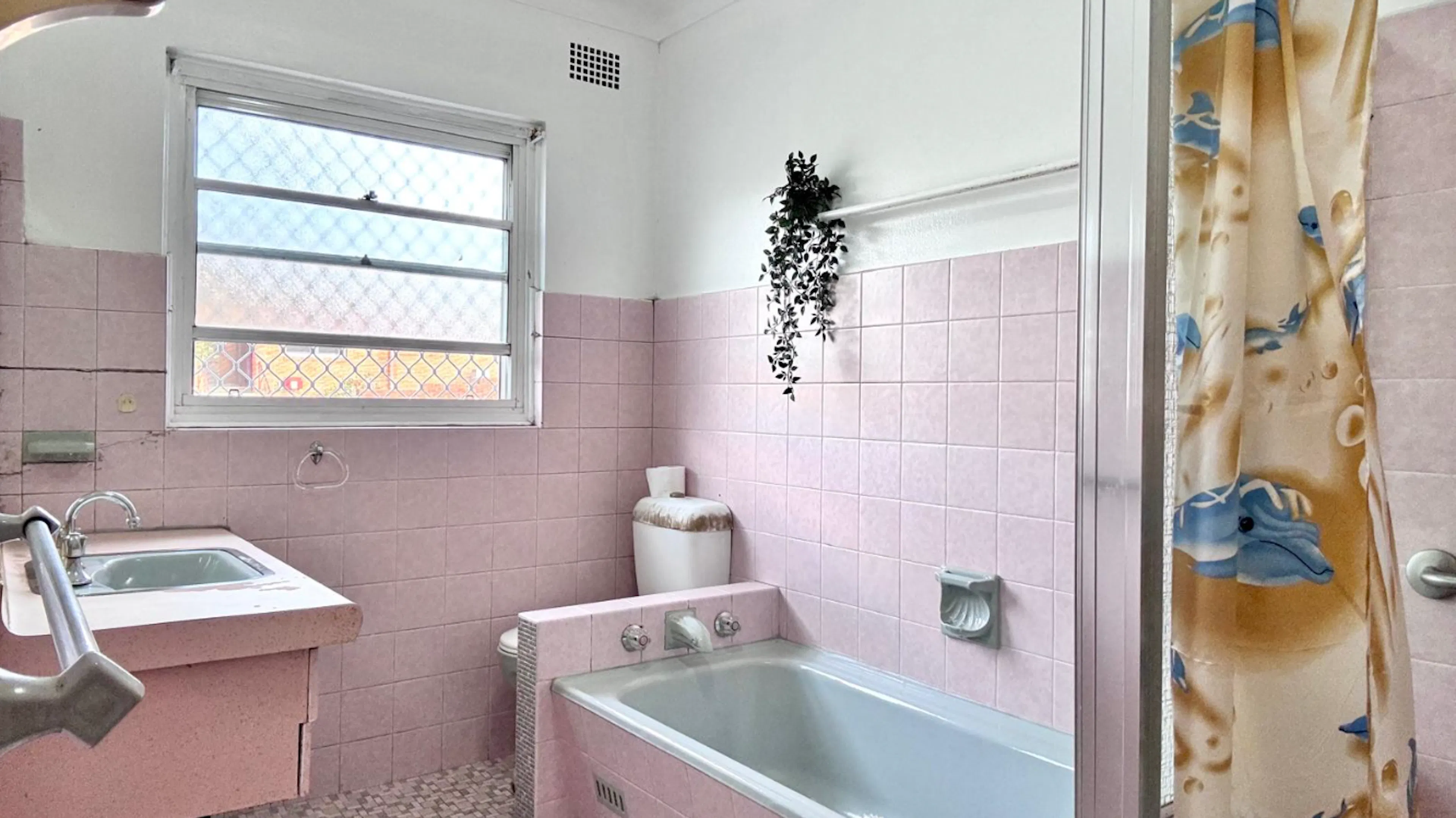 Community BATHROOM 2