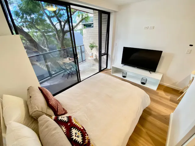 Studio+Balcony room image 3