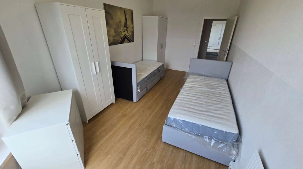 ROOM ROOM