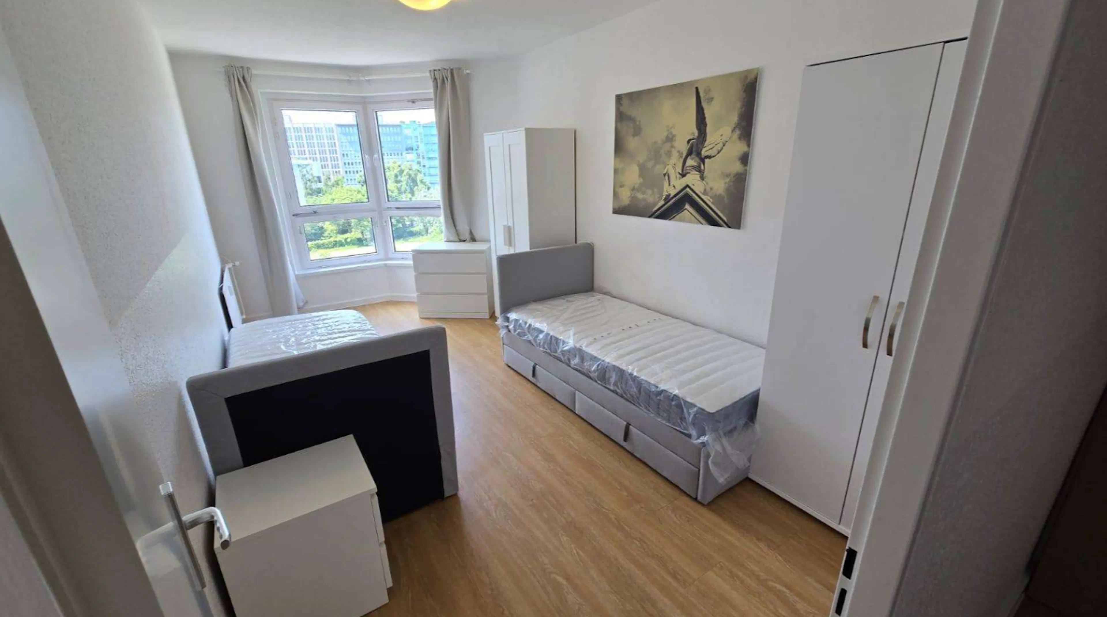 ROOM ROOM 1