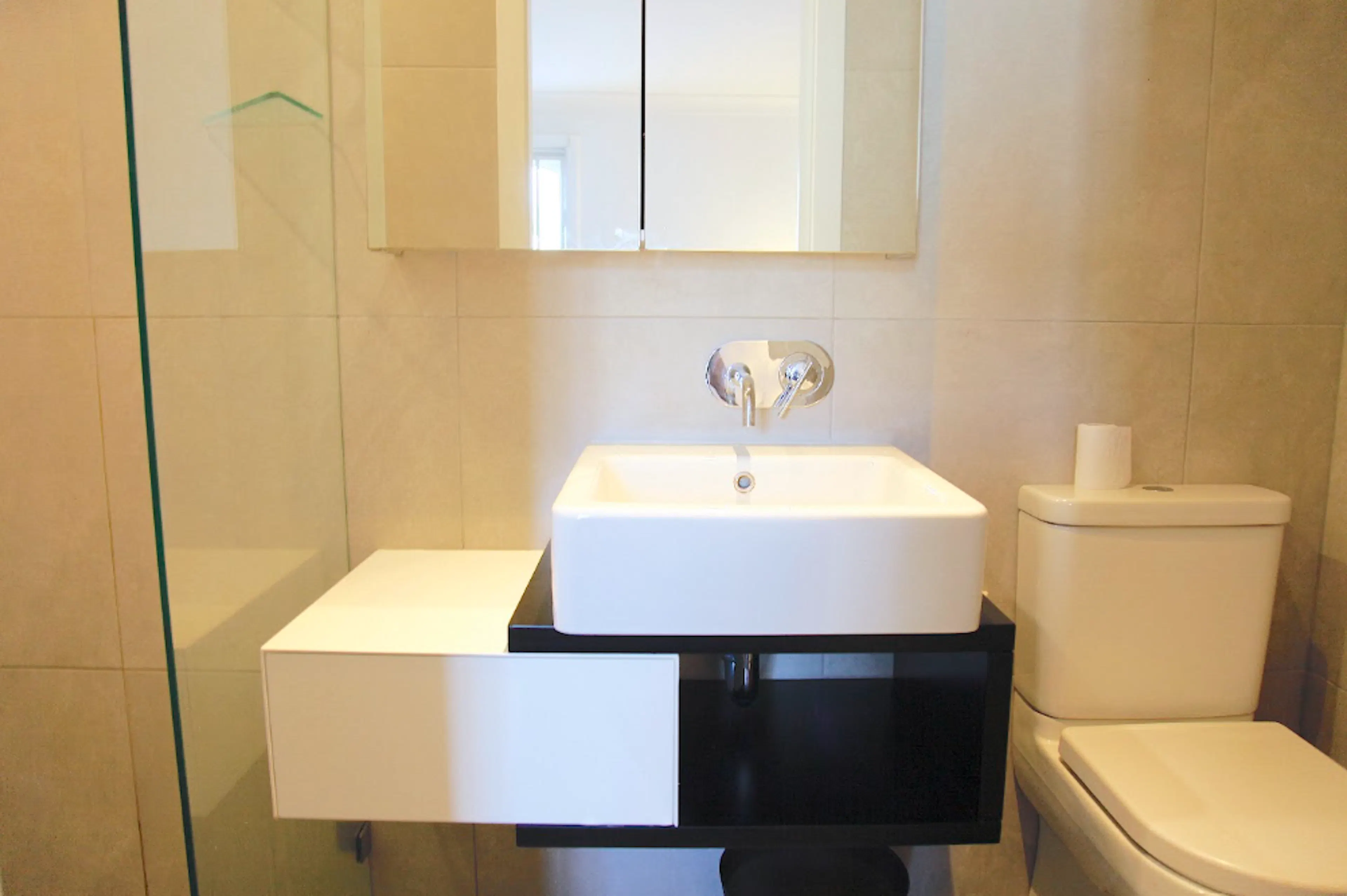 Room 3 (Non-Ensuite) BATHROOM 1
