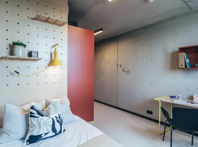 The Giant Studio room image 1