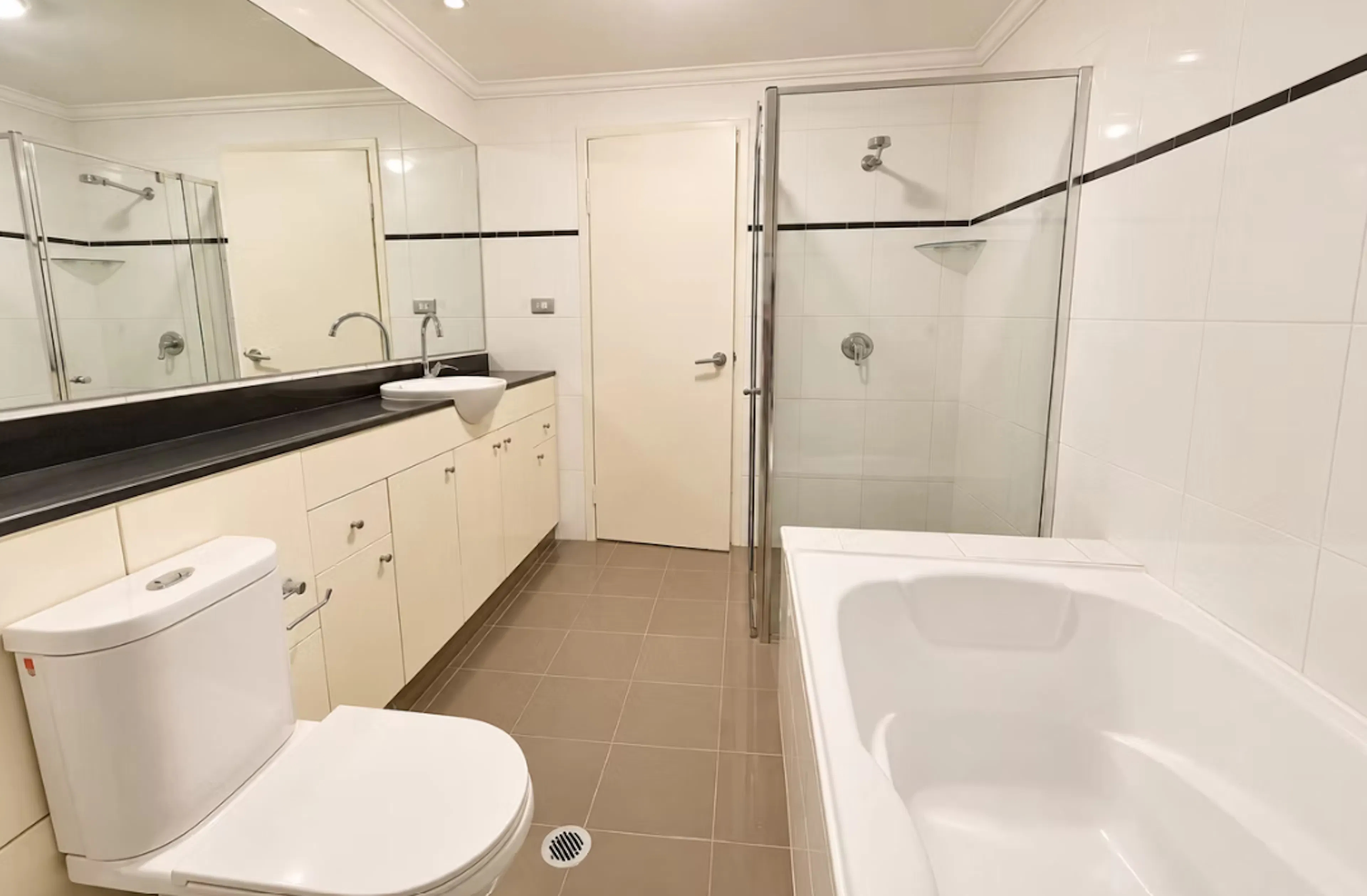 2 Bedroom, 2 Bathroom Apartment BATHROOM 3