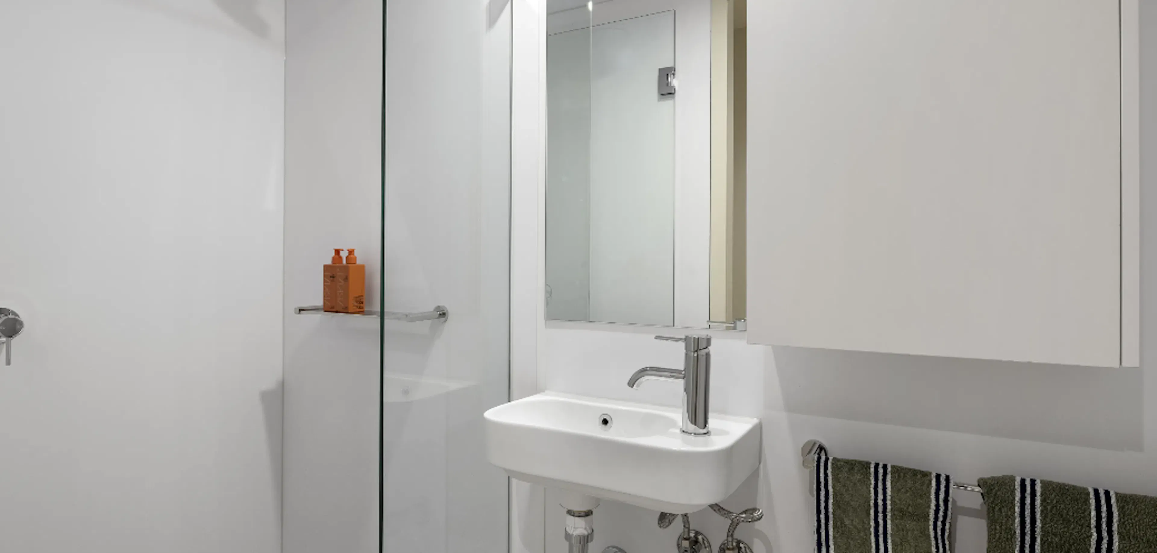 Studio Apartments BATHROOM 2