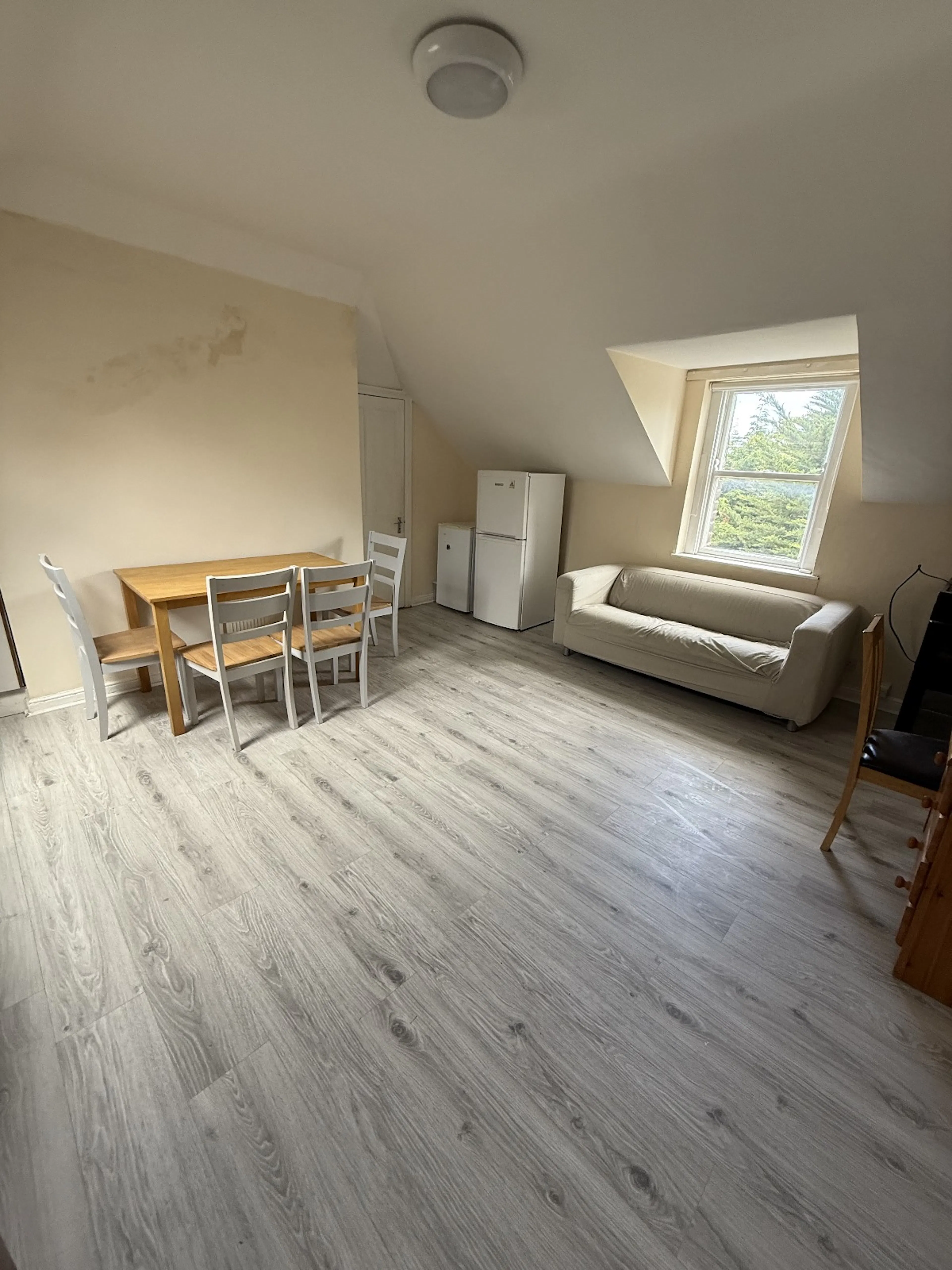 3 Bed Shared Apartment COMMON_AREA 3