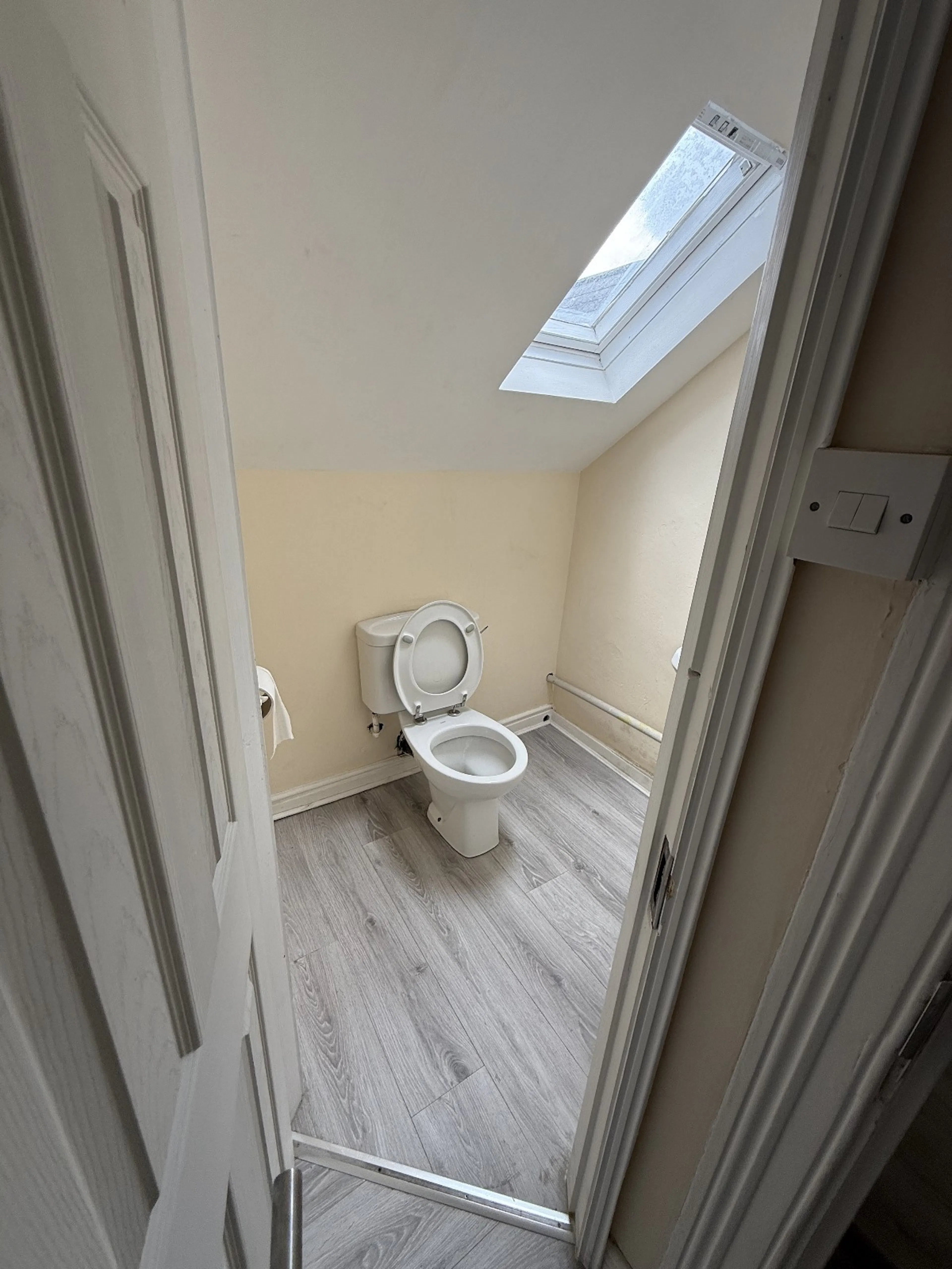 3 Bed Shared Apartment BATHROOM 2