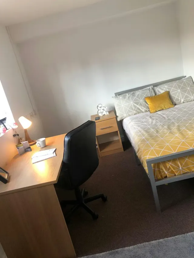 Two bed apartment (shared) room image 2