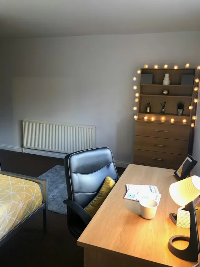 5 Bedroom House room image 2