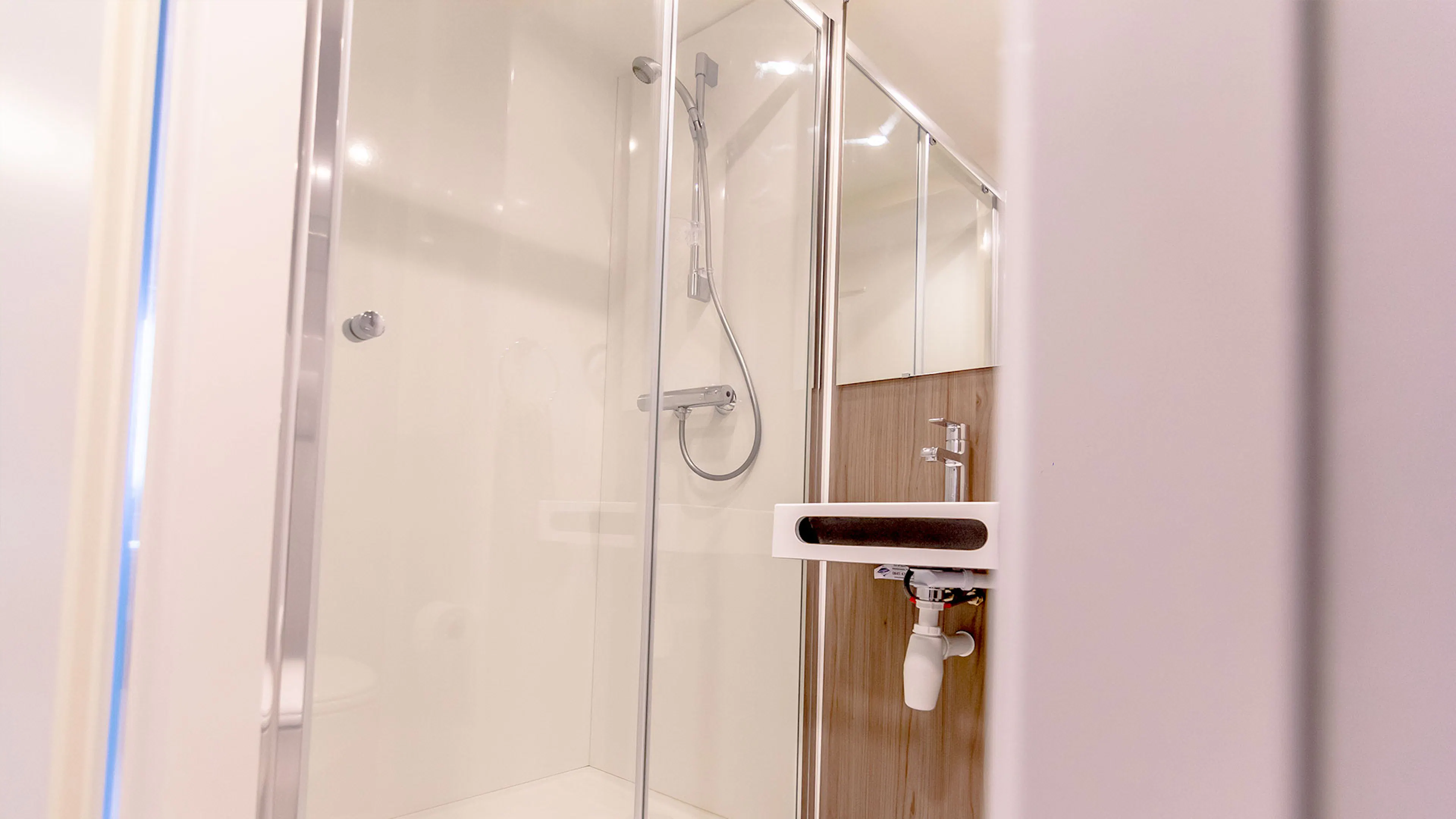 Shannon Room BATHROOM 2