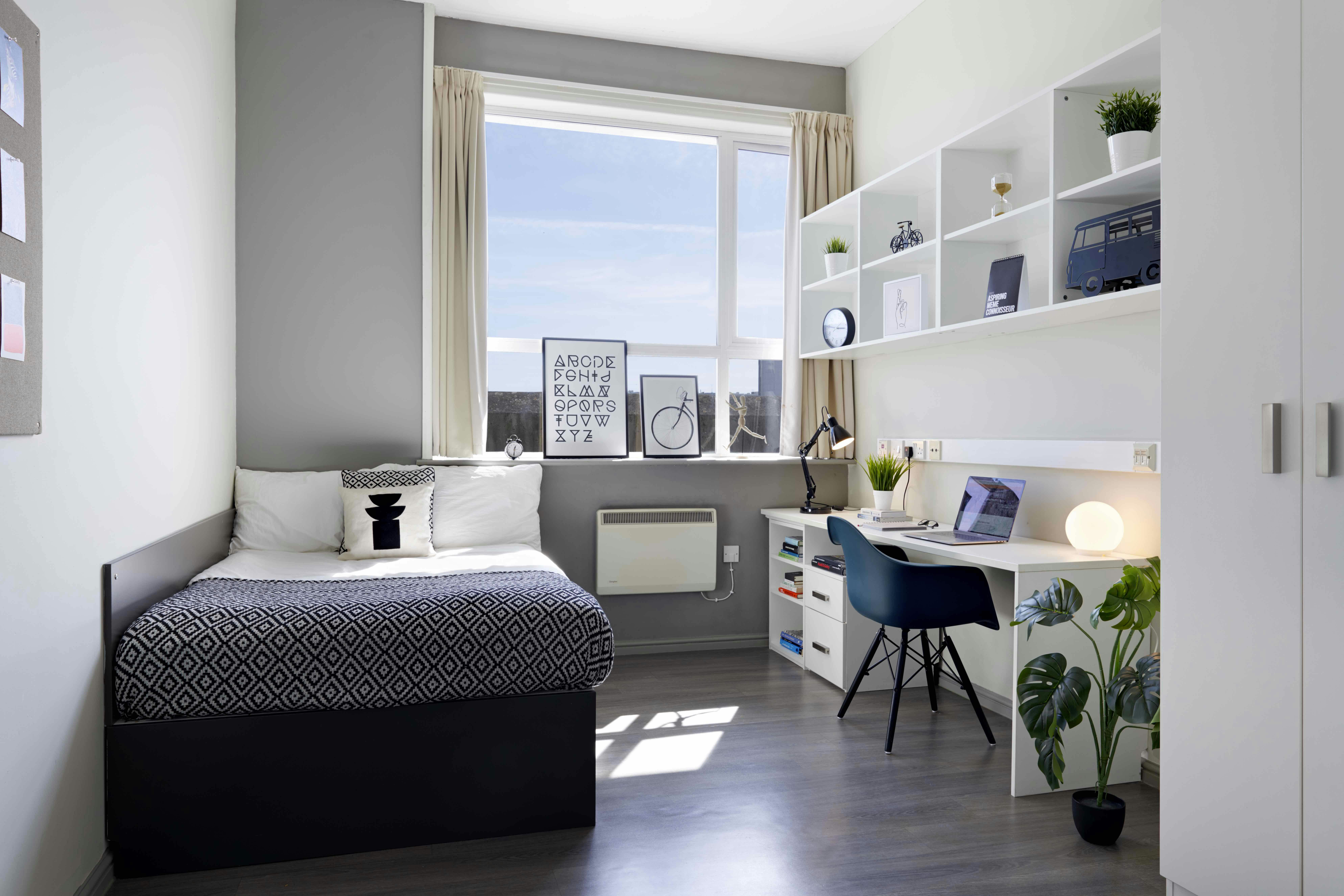 Central Point-Plymouth-ROOM-1