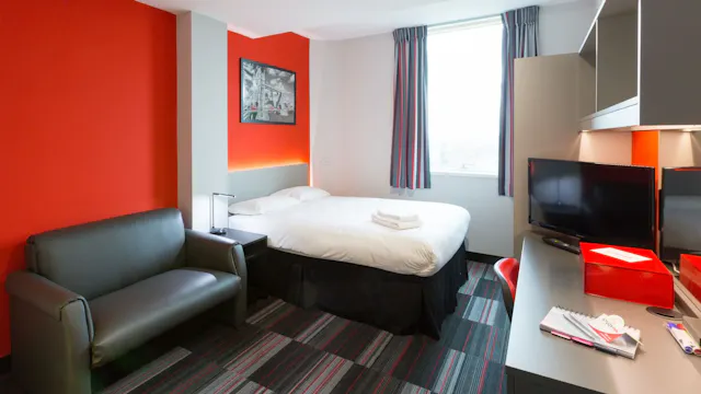 Ensuite Serviced Apartments - Deluxe Plus room image 1