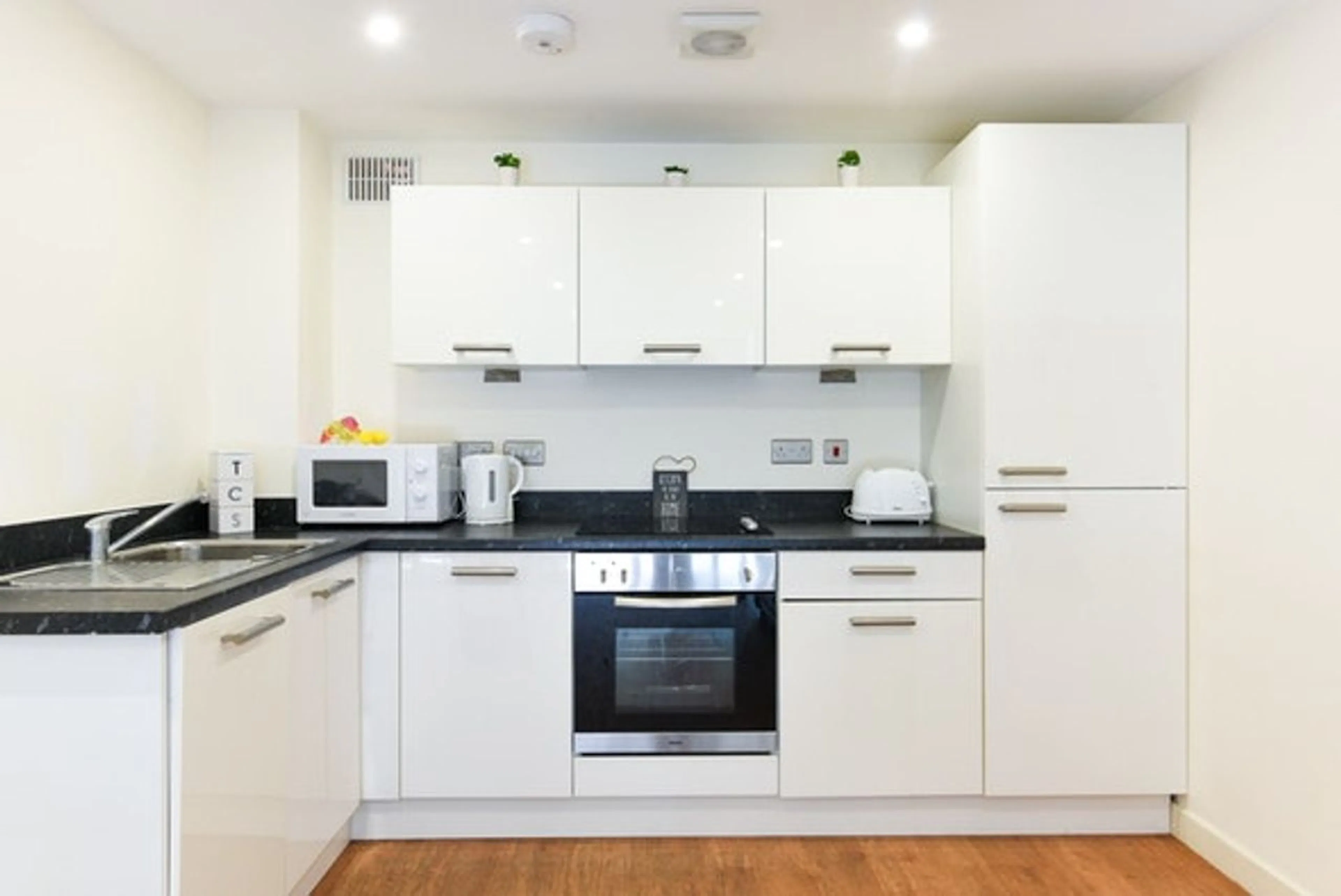 One-Bed Apartment KITCHEN 3