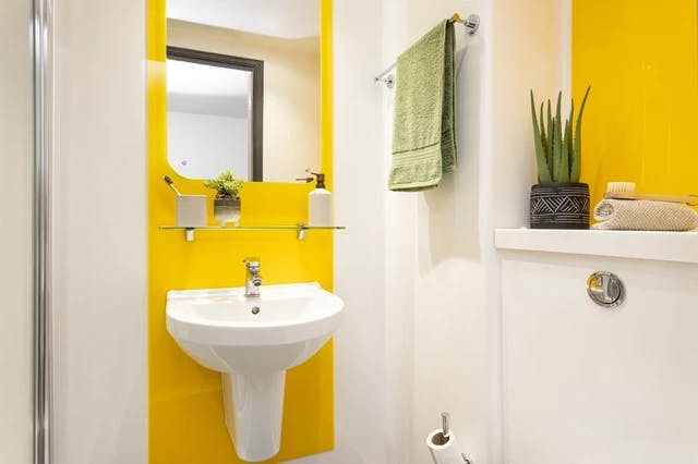 Extra Large Standard Double Ensuite