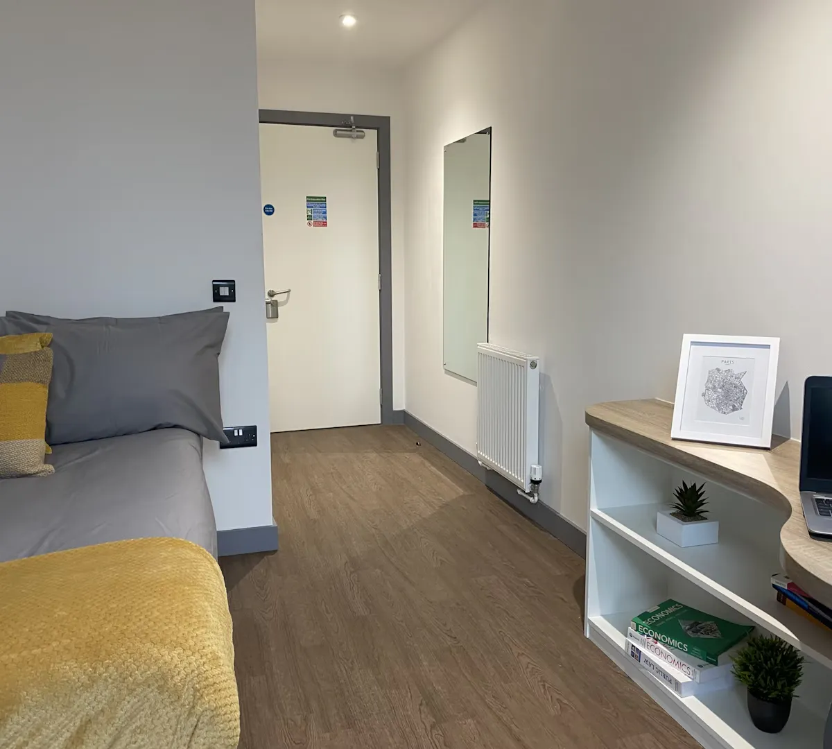 Ensuite Silver ROOM