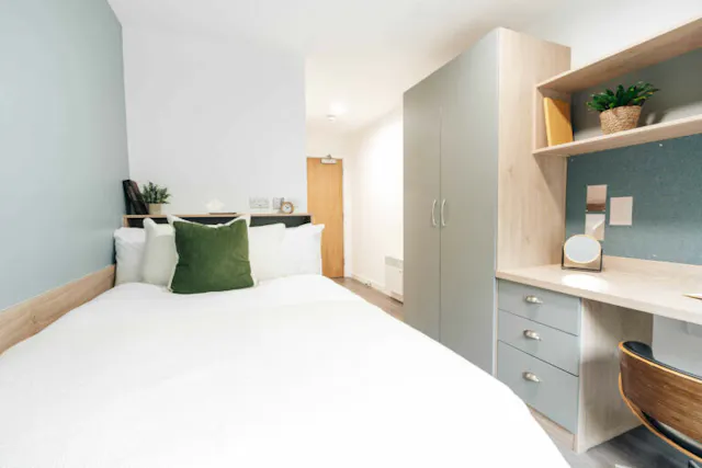 Bronze Ensuite room image 1