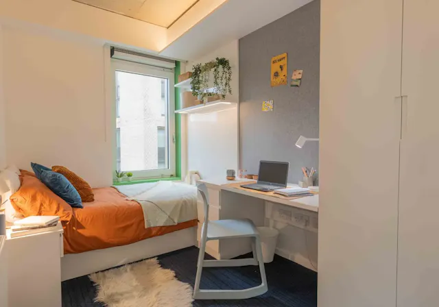 Gold Plus 2 Bed Apartment room image 2
