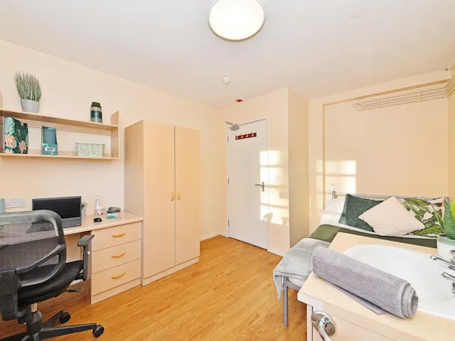 Silver Balcony Room room image 1