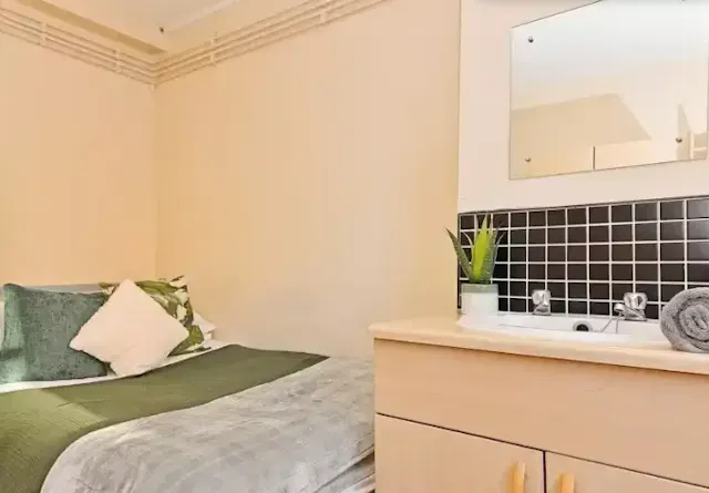 Silver Balcony Room room image 2