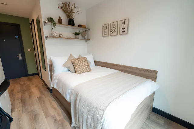Silver En-Suite room image 1