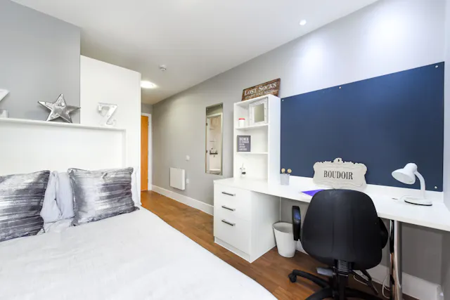 Silver En-Suite room image 1